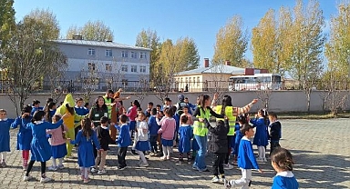 Yeşilay minik yüreklere dokundu