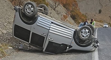 Yoldan çıkarak takla attı!