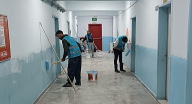 Yükümlüler okul temizliği yaptı