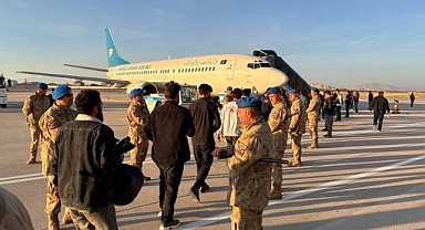 Yüzlerce düzensiz göçmen ülkelerine geri gönderildi