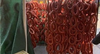 Yüzlerce kilo sucuğa el konuldu! sebebi ise...