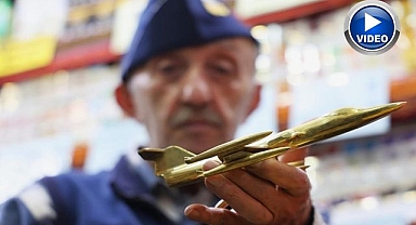 75 yaşında çocukluk hayalini yaşatıyor