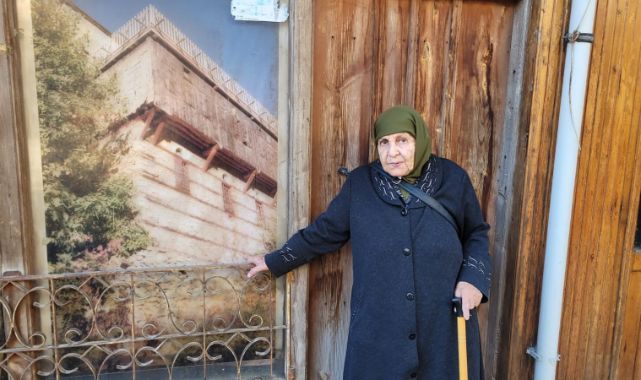 90 yaşındaki kadın manileriyle hayran bırakıyor