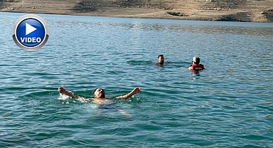 Aralık ortasında suya girdiler   