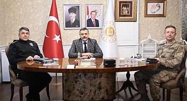 Bakan Yerlikaya valilerle toplantıda; Masada yeni yıl tedbirleri vardı!