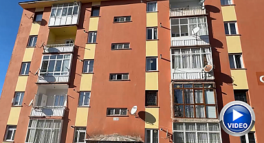 Battaniye asarken 5'inci kattan zemine çakıldı! O anlar kamerada