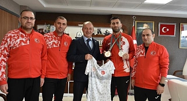 Çakmur’dan olimpiyat fatihine kutlama