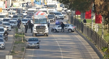 Çarpışan araçlar trafiği felç etti!