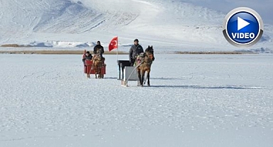 Çıldır Gölü'nde kış masalı: Sezonu açtılar...