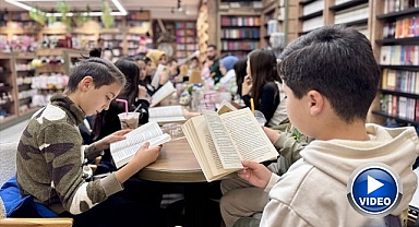 Çocuklara okuma sevgisi aşılıyorlar