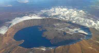 Dünyanın ikinci büyük kraterine havadan bakış...