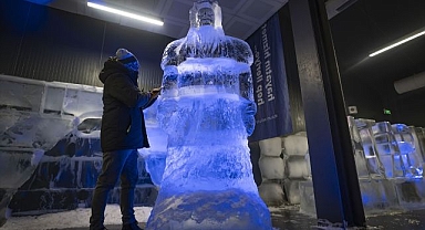 Efsane sembolleri Erzurum'da buza işlediler