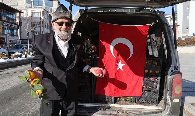 Elmacı dede Mehmetçiği unutmadı