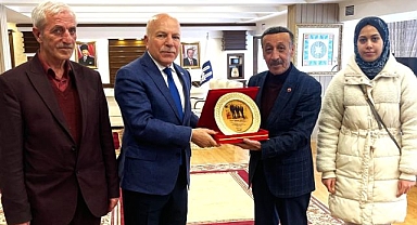 Emeklilerden Başkan Sekmen'e teşekkür plaketi