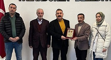 Emeklilerden Başkan Sunar'a teşekkür plaketi