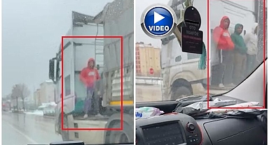 Erzurum'da akıl almaz görüntü... Tırın dorsesi arasında ayakta yolculuk 