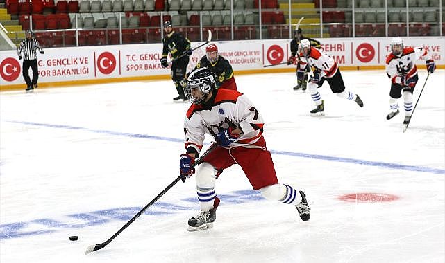 Erzurum'da Buz Hokeyi Kış Spor Oyunları sona erdi