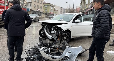 Erzurum'da feci kaza! Yaralılar var