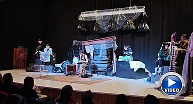 Erzurum'da Mavi Kolye oyunu izleyiciyle buluştu