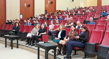 Erzurum'da 'Neden ve Nasıl Beslemeliyiz?' konferansı