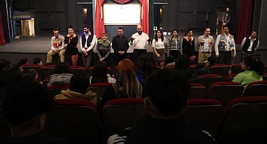 Erzurum'da sahneye renk geldi