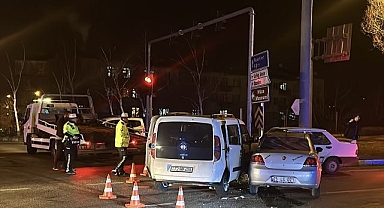 Erzurum'da zincirleme kaza! Kavşakta birbirlerine girdiler
