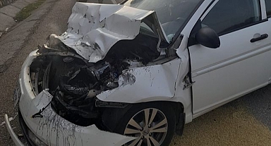 Feci kaza! Yol ayrımında çarpıştılar! 