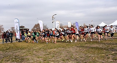 Genç atletler parkuru zorladı