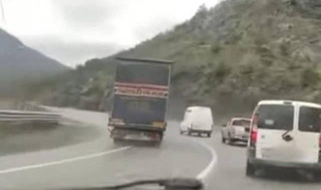 Hatalı sollama yapan tır sürücüsüne ceza