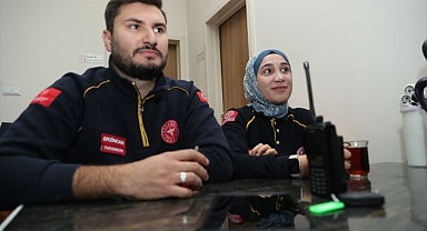 Hem eş hem ekip arkadaşı: Canla başla hastalara koşuyorlar