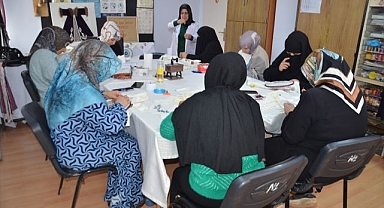 Hem meslek öğreniyor hem de gelir elde ediyorlar