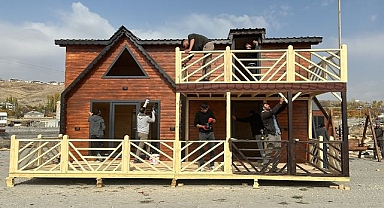 İki kardeşten çevre dostu ahşap evler