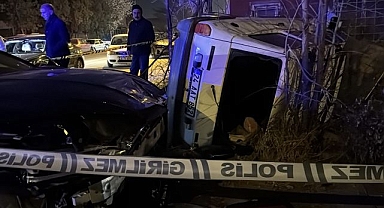 İki otomobil birbirine girdi! Ortalık savaş alanına döndü