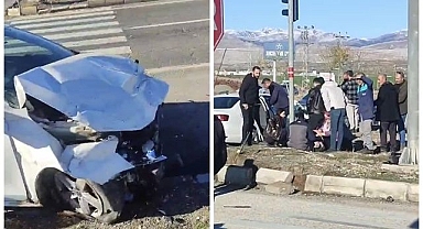 İki otomobil çarpıştı: Feci kazada can verdi