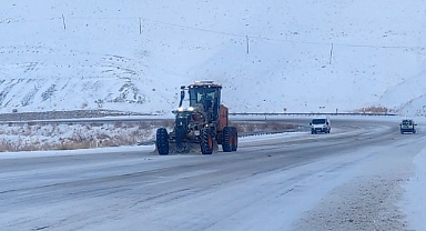 İlçe yolu ulaşıma kapatıldı