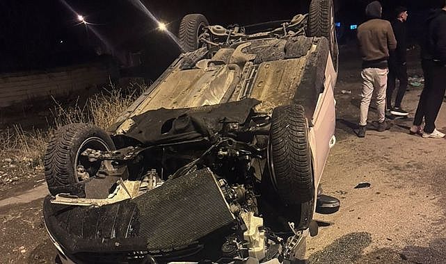 Kaldırıma çarparak takla attı!