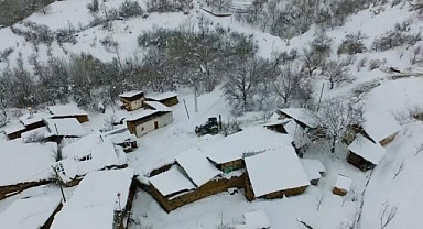 Kar ve tipi ulaşımı olumsuz etkiledi: Köy yolları kapandı