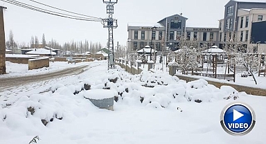 Kar yağışı kenti beyaza bürüdü