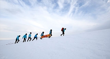 Karla kaplı arazide tatbikat: UMKE kışa hazır