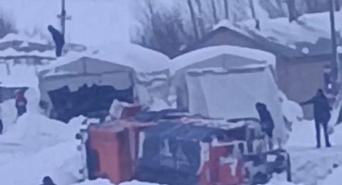 Karla mücadele aracı devrildi! Ekipler seferber oldu