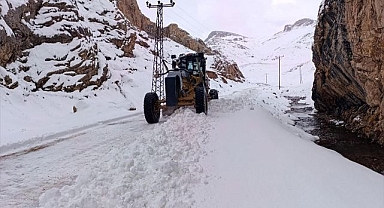 Kırsalda karla mücadele sürüyor