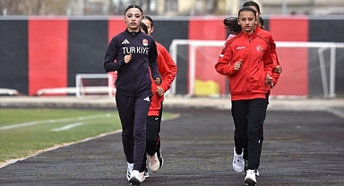 Koşucu kızlar 46 madalya ile kentin gururu oldu