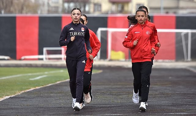 Koşucu kızlar 46 madalya ile kentin gururu oldu