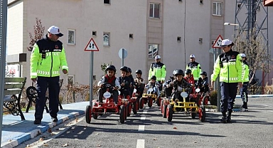 Minikler trafiğe çıktı