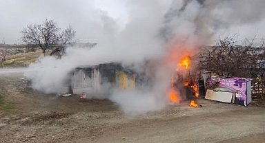Odunlukta çıkan yangın yürekleri ağza getirdi