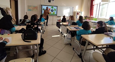 Öğrencilere çevre farkındalığı eğitimi 