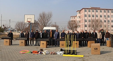 Öğrencilere spor malzemesi desteği