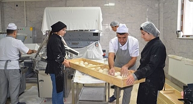 Okulların ihtiyacını karşılıyorlar: Günde 4 bin adet üretiliyor