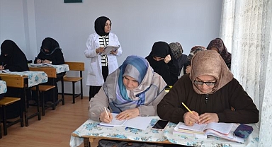 Okuma yazmayı bu kurslarda öğreniyorlar