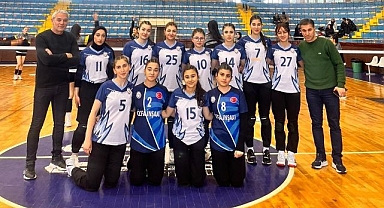 Oltu Anadolu Lisesi voleybolda finalde   